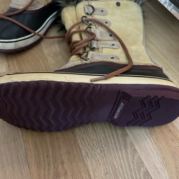 Sorel Women’s Snow Boots, Size 11 - Picture 2 of 5